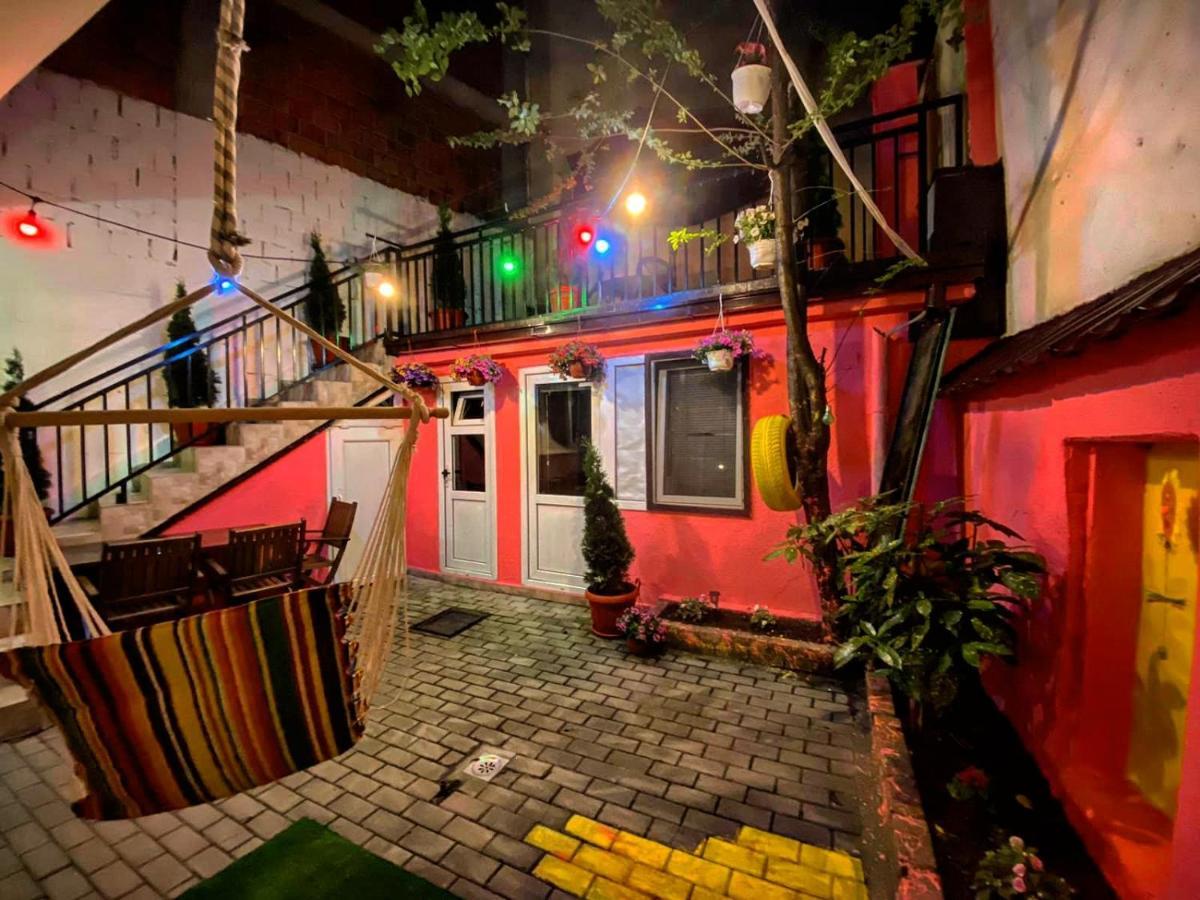 Zani Hostel Призрен Экстерьер фото