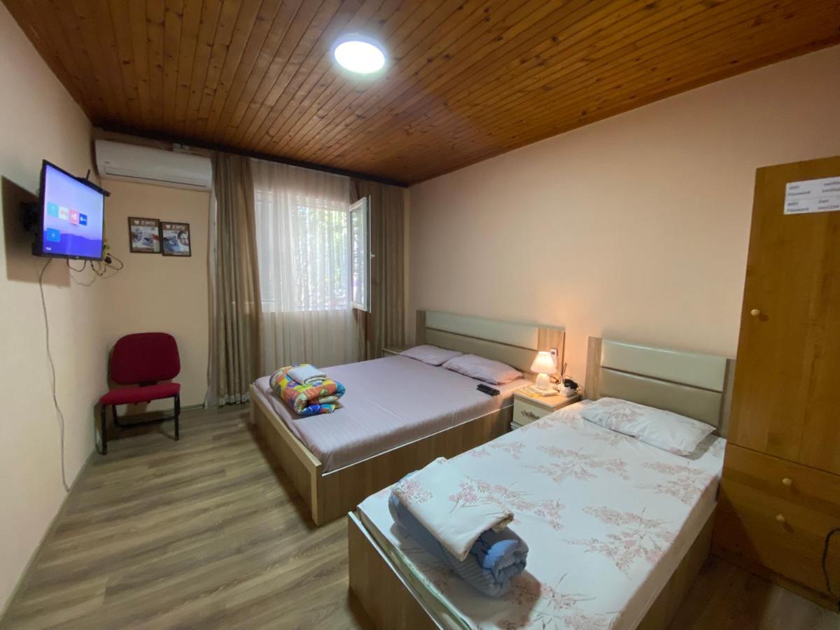 Zani Hostel Призрен Экстерьер фото