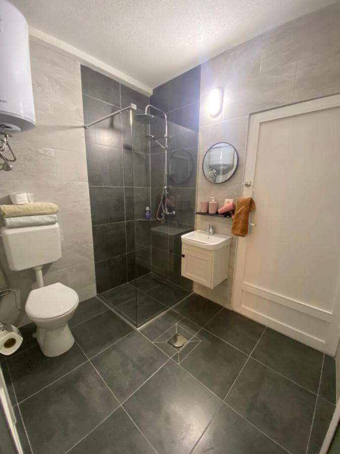 Zani Hostel Призрен Экстерьер фото