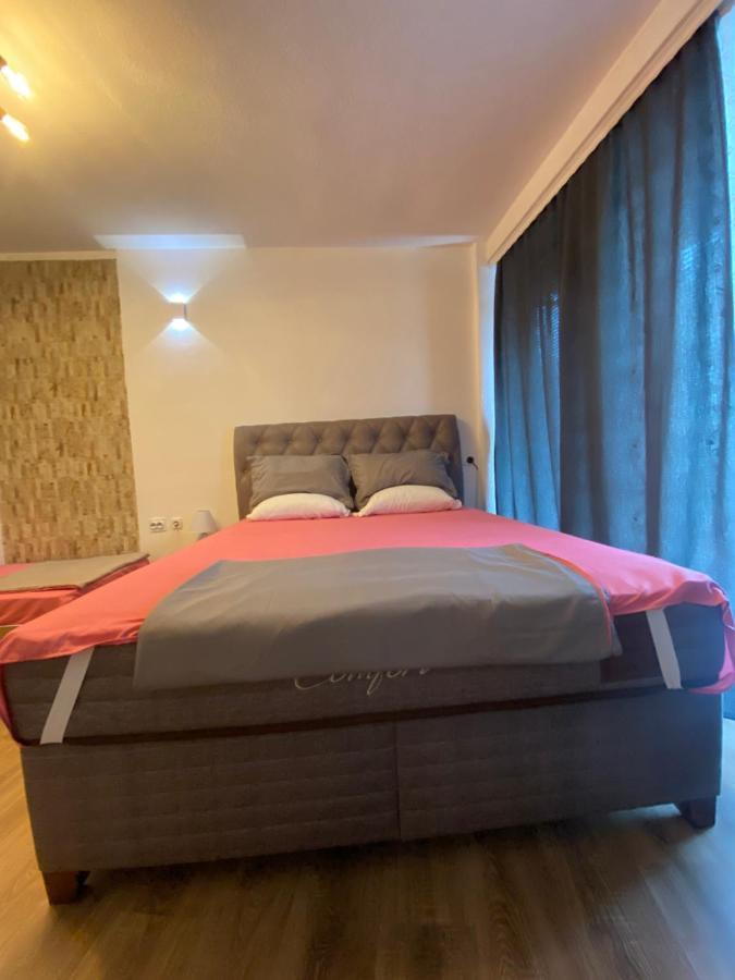Zani Hostel Призрен Экстерьер фото