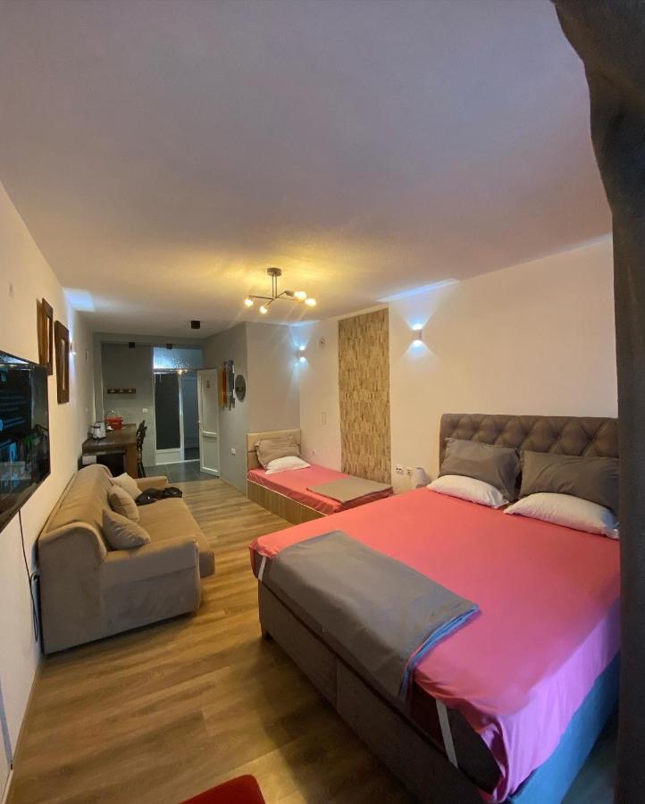 Zani Hostel Призрен Экстерьер фото