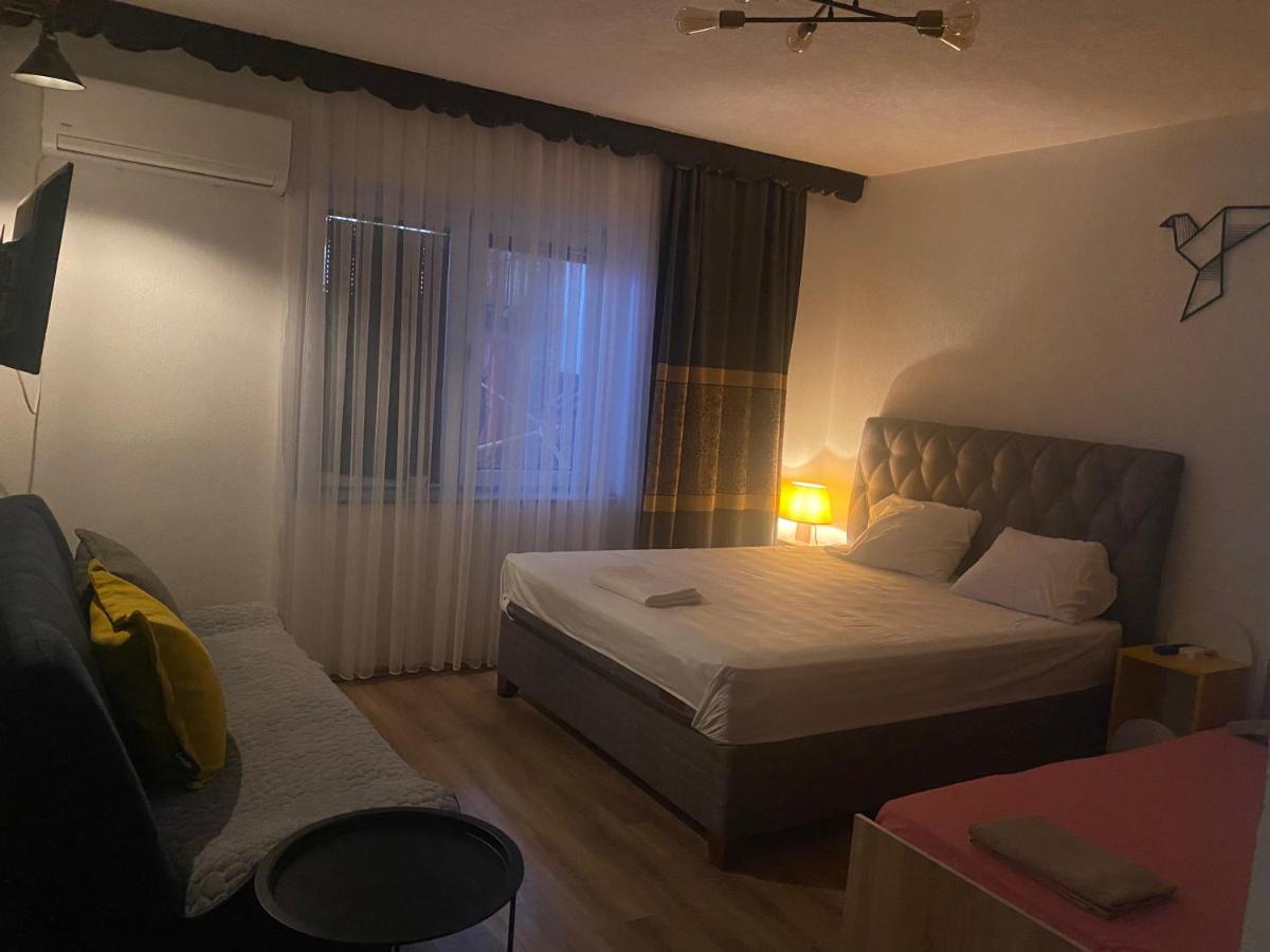 Zani Hostel Призрен Экстерьер фото